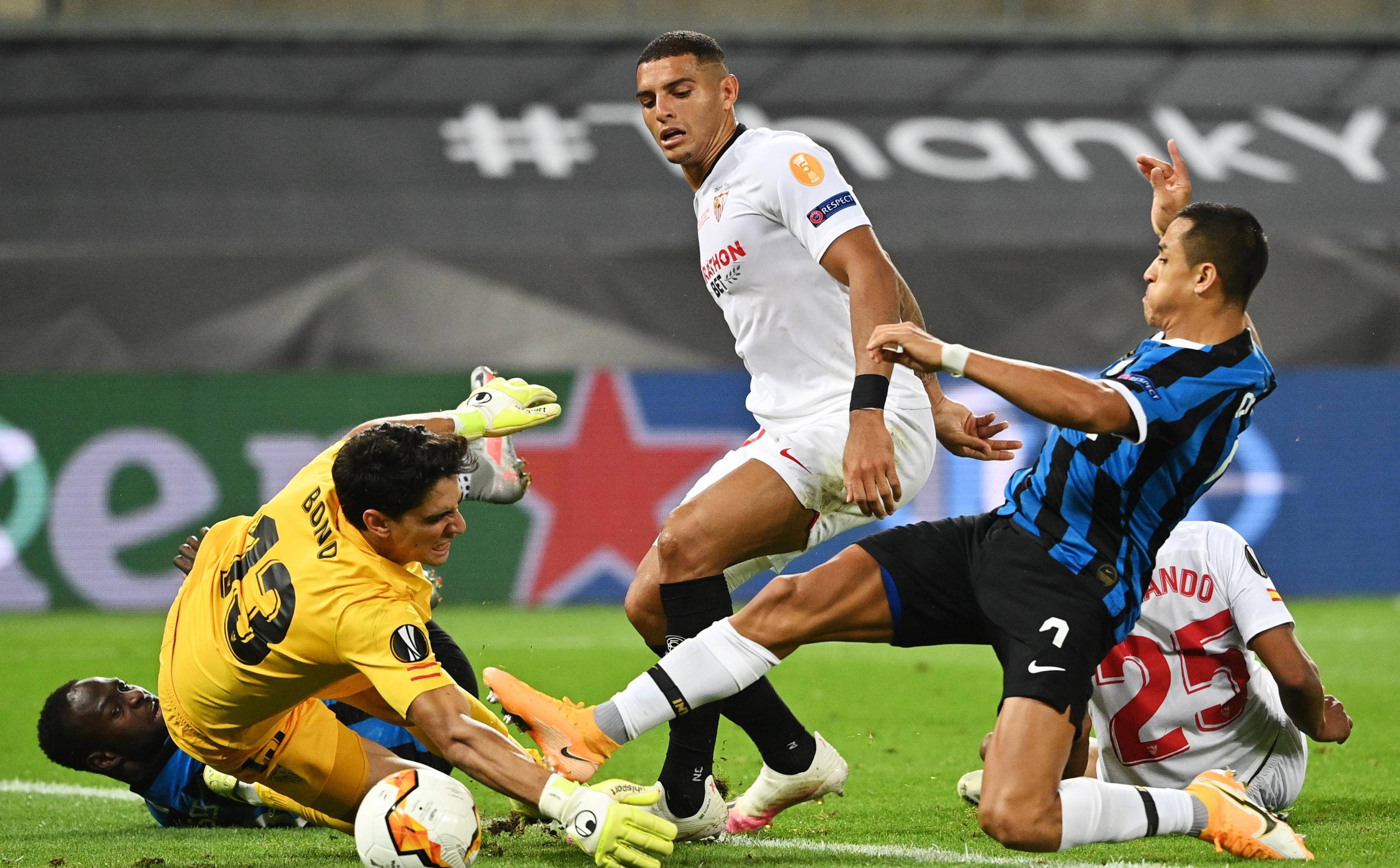 塞维利亚主场大胜,奠定争冠基础 塞维利亚主场大胜,奠定争冠基础