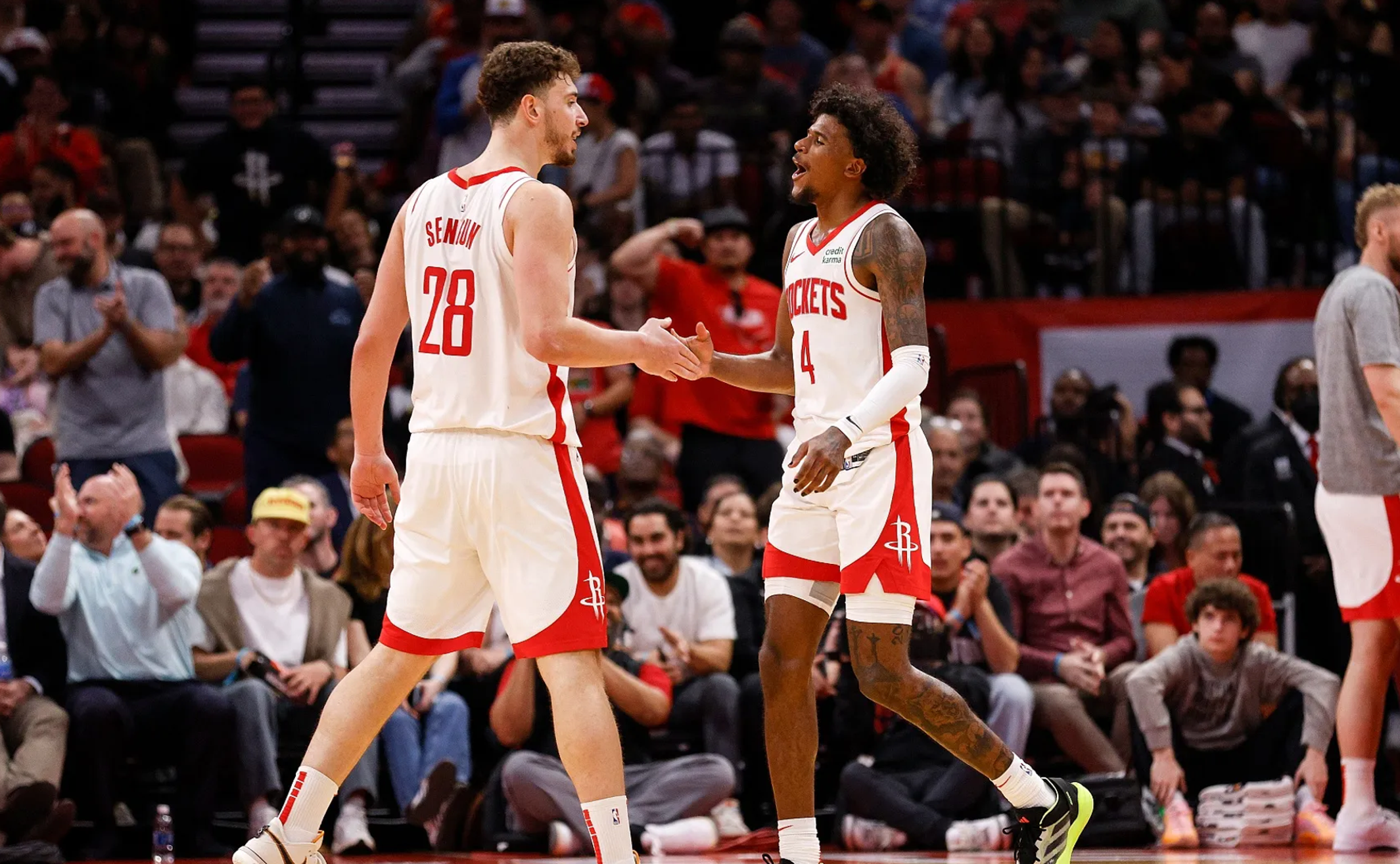 雄鹿力压太阳,豪取三连胜 雄鹿力压太阳,豪取三连胜