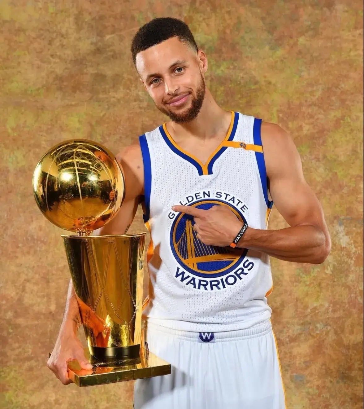 勇士力克雷霆，库里成最大赢家