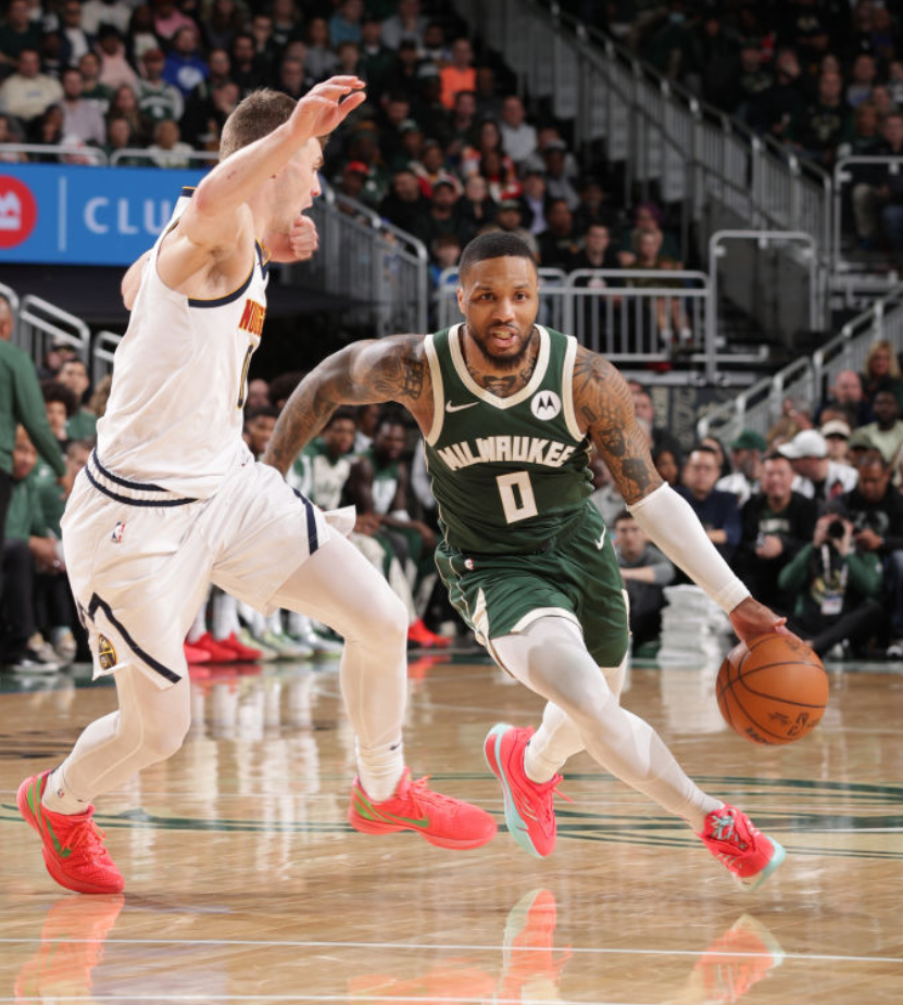 aoa体育培训-雄鹿核心强硬防守，带领球队夺冠