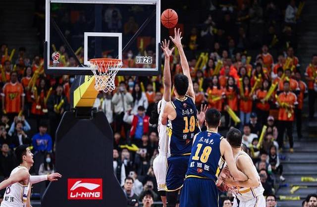 北控成功力挽狂澜,客场击败山东豪取胜利 北控成功力挽狂澜,客场击败山东豪取胜利