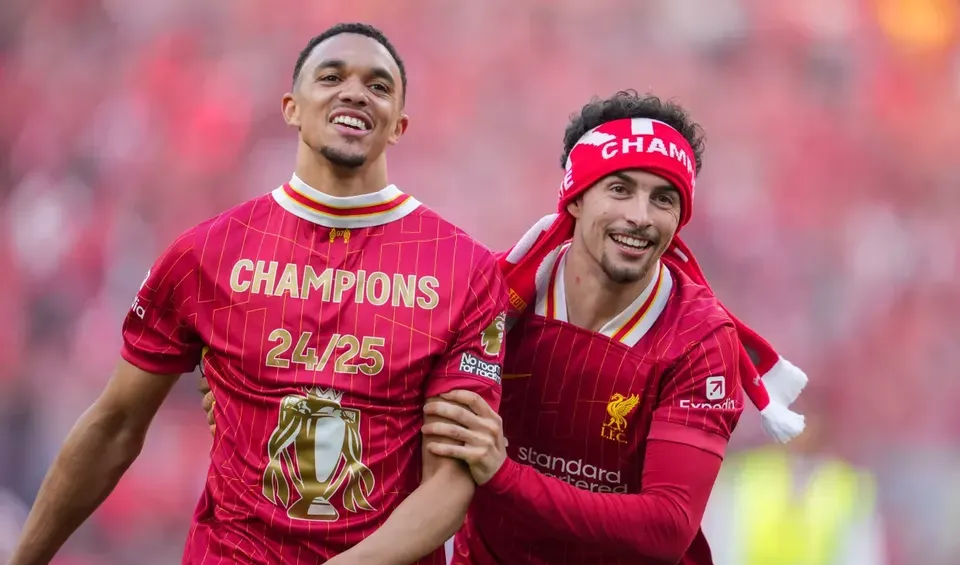 aoa体育新闻-利物浦逆转击败宾菲加，豪取三分