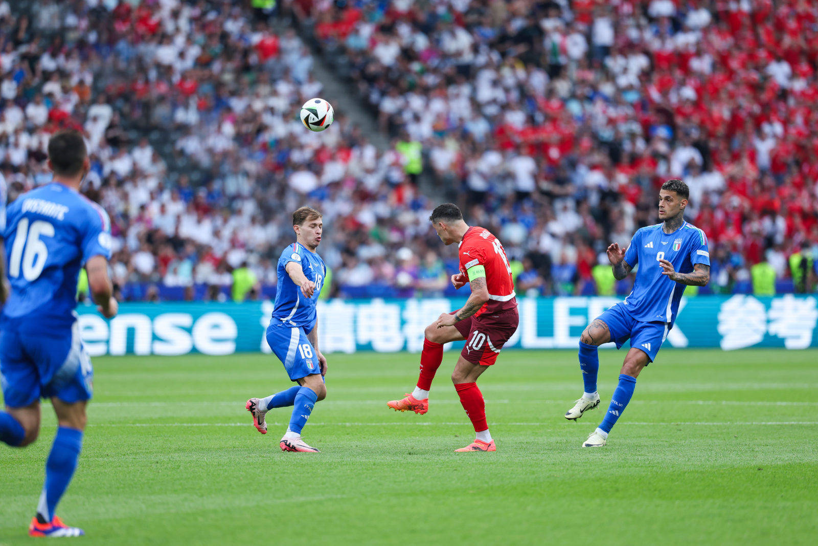 瑞士队在比赛中赢得胜利，为欧洲杯做准备