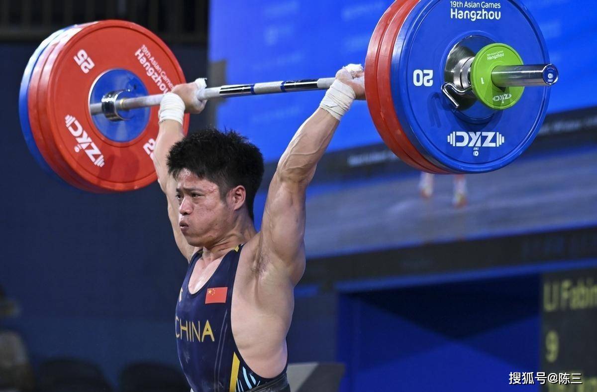 举重项目中国选手包揽多面金牌